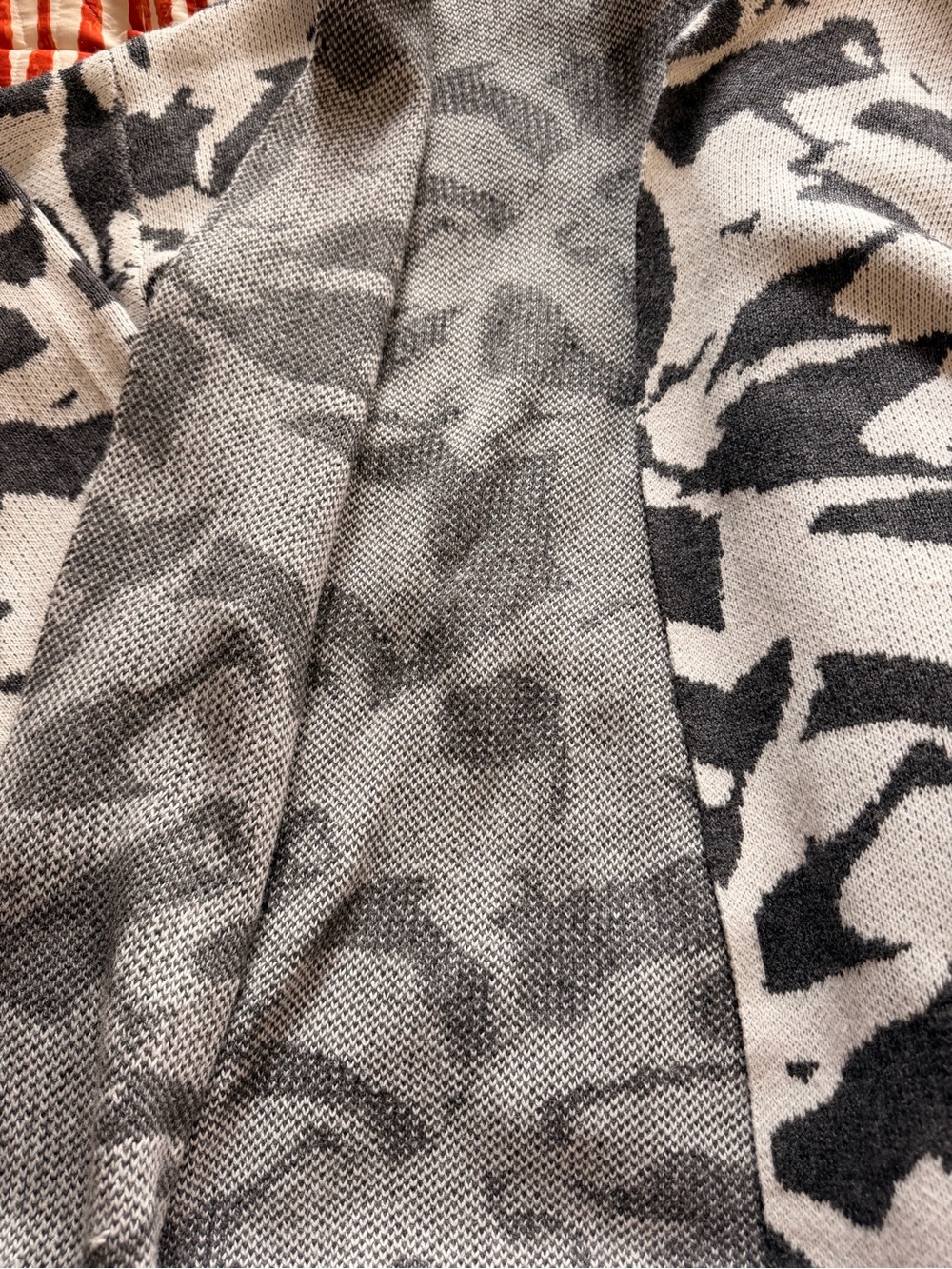 Abstract Pattern Open Front Cardigan - Picture 6 of 7